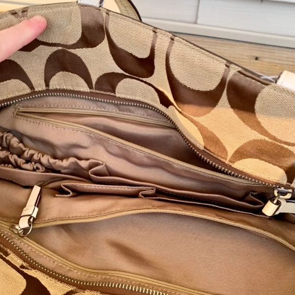 Coach Over The Shoulder Over Night Bag - Picture 3 of 8